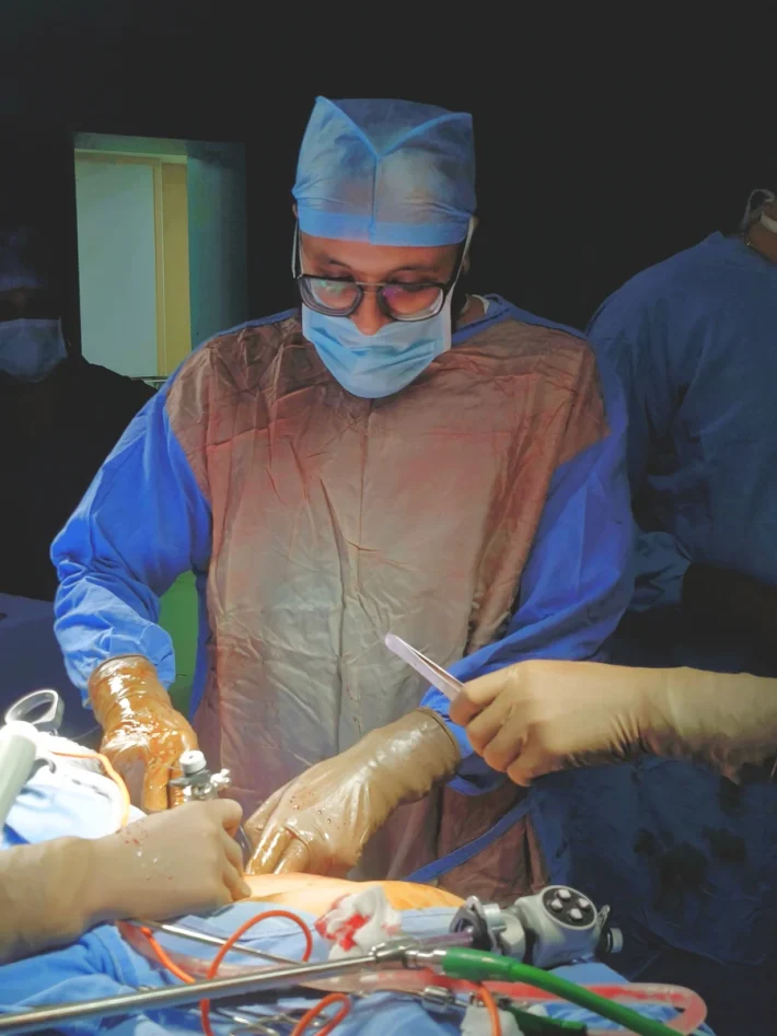 Dr Yusuf Saifee performing urology surgery in operation theatre of Indore
